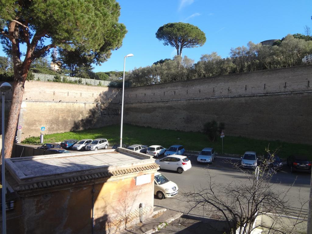 Vatican Suites Happy Holidays Rome Bilik gambar