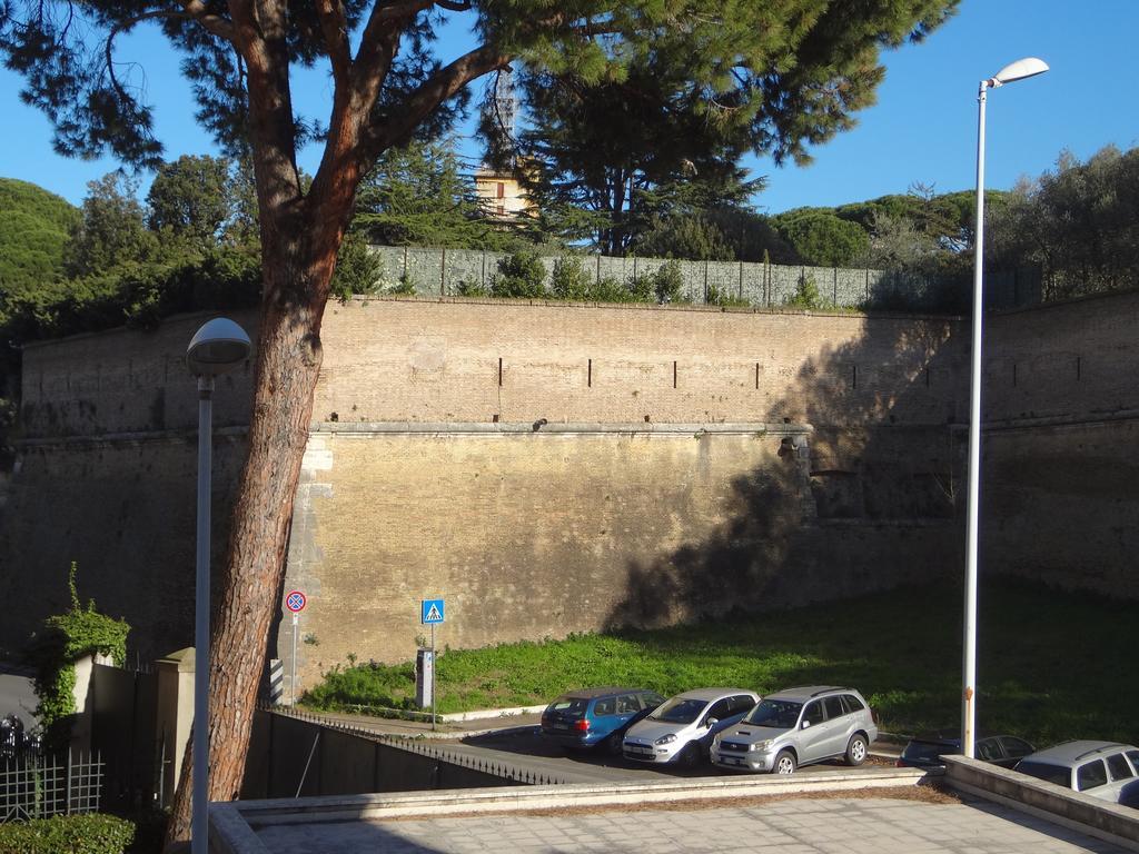Vatican Suites Happy Holidays Rome Bilik gambar